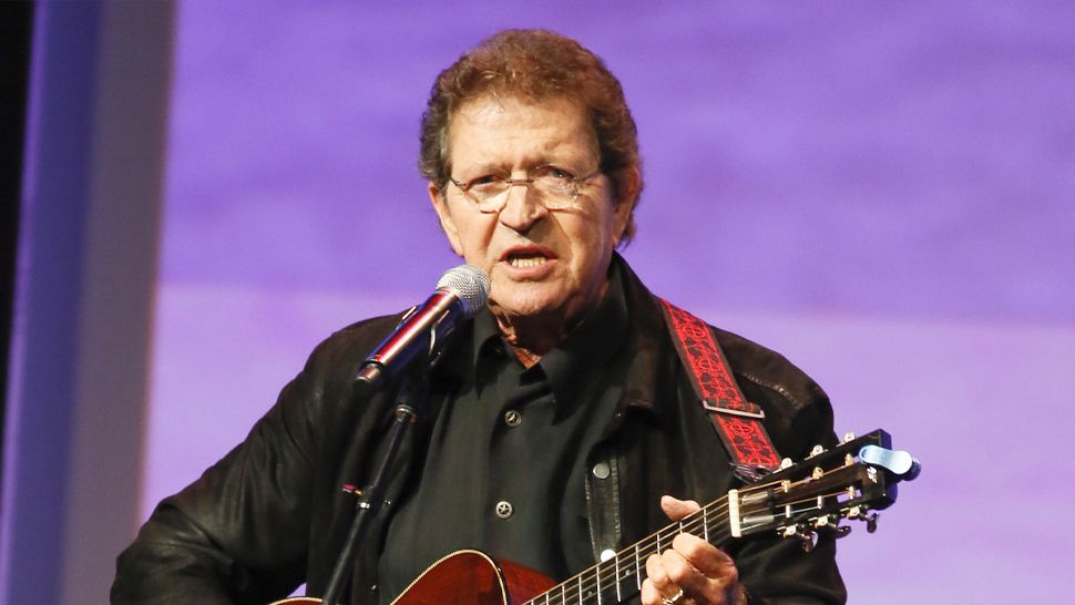 Country Star and Hit Elvis Songwriter Mac Davis Dies at 78