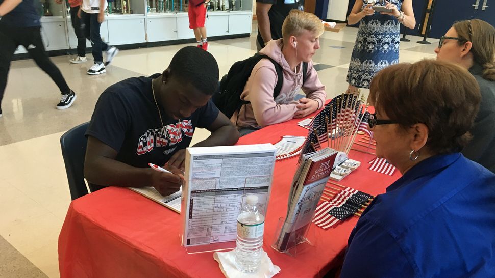 Students at Gaither High School in Hillsborough County register to vote during a voter registration event held during lunch on Tuesday, September 25, 2018. (Dalia Dangerfield, staff)