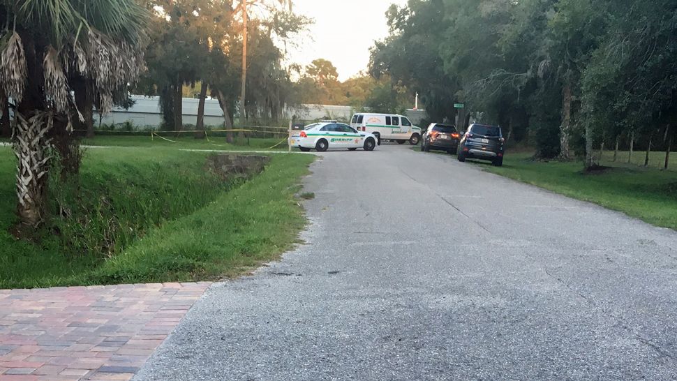 Manatee County Sheriff's Office personnel on the scene where a body was found by a UPS driver Friday, September 28, 2018. (Saundra Weathers/Spectrum Bay News 9)