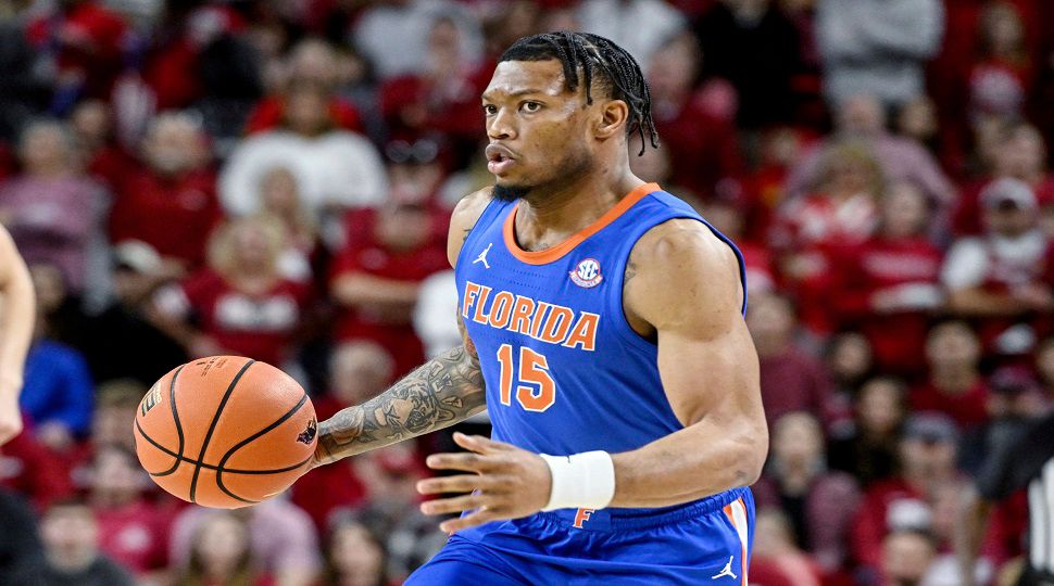 Florida guard Alijah Martin (15) runs a play against Arkansas during the first half of an NCAA college basketball game Saturday, Jan. 11, 2025, in Fayetteville, Ark. (AP Photo/Michael Woods)