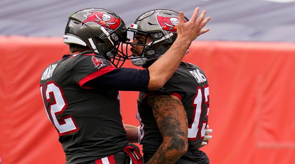 Mike Evans Works Out with Randy Moss