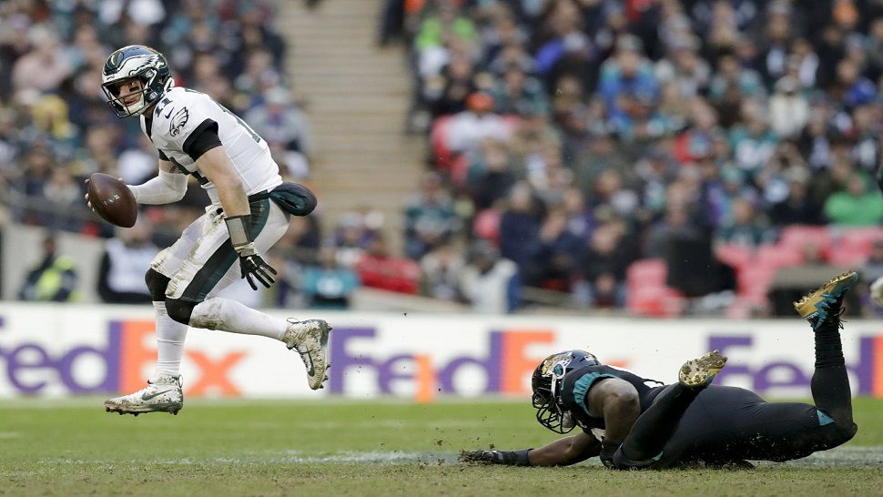 Philadelphia Eagles quarterback Carson Wentz (11) skips out of an attempted tackle in the first half of the Eagles 24-18 win.  Wentz threw for three TD passes.  (AP Photo/Matt Dunham)