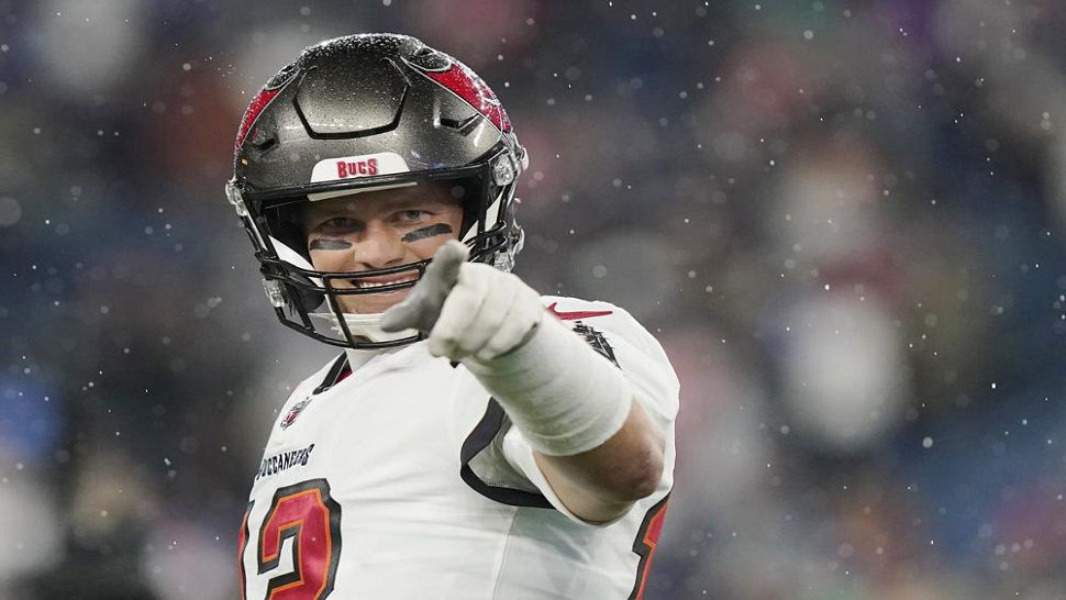 Bucs and Brady escape New England with 19-17 win