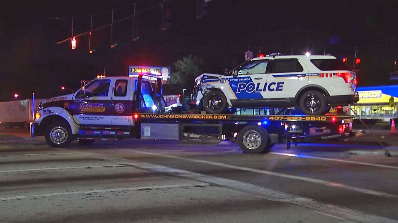 2 Orlando Officers, 2 Others Sent to Hospital After Crash