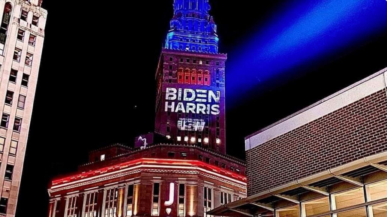 USW shines Biden-Harris 'batlight' on Trump Tower in Chicago