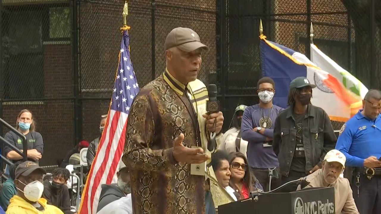 NBA legends celebrate renovations to court at Rucker Park