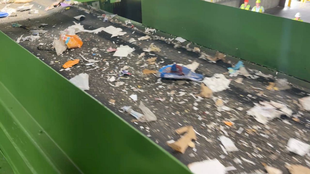 Sarasota recycling facility introduces AI sorting machine