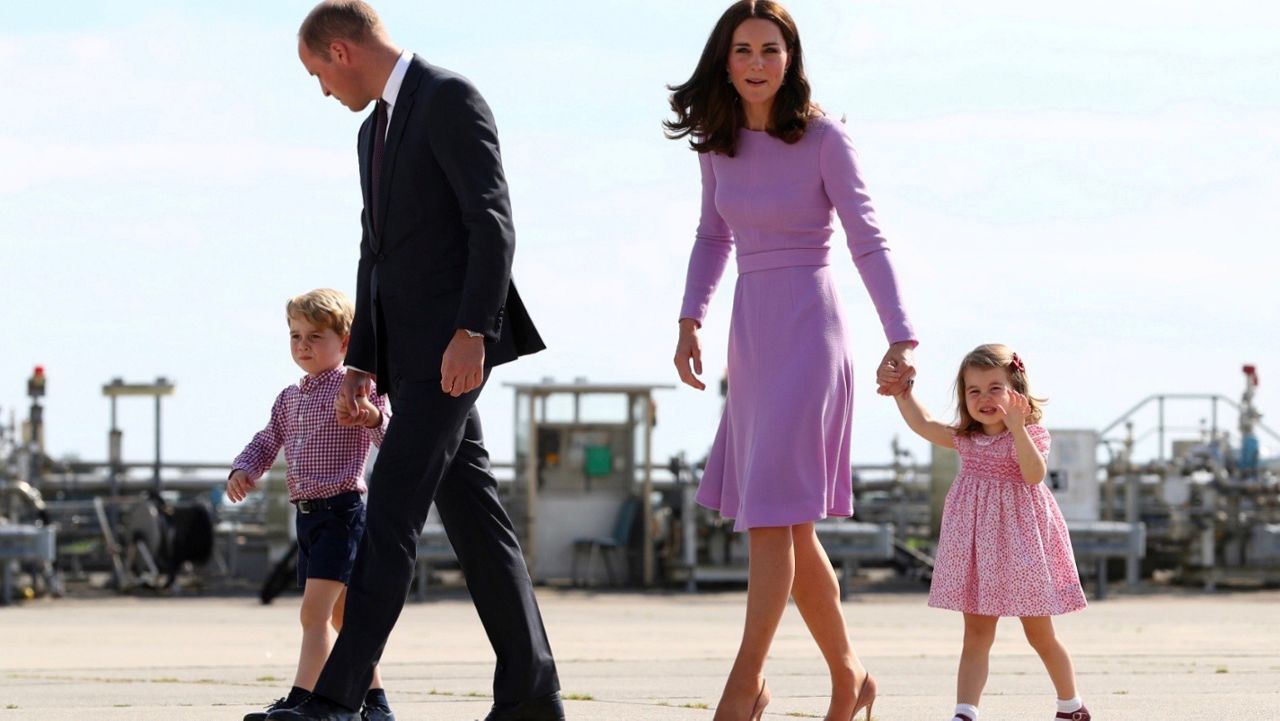 Picture of the Duke andDuchess of Cambridge and their two children, third on the way