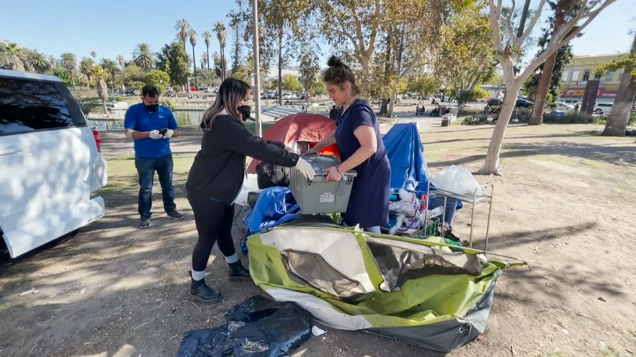 People Assisting the Homeless (PATH) assisting the homeless at MacArthur Park. (Spectrum News 1)