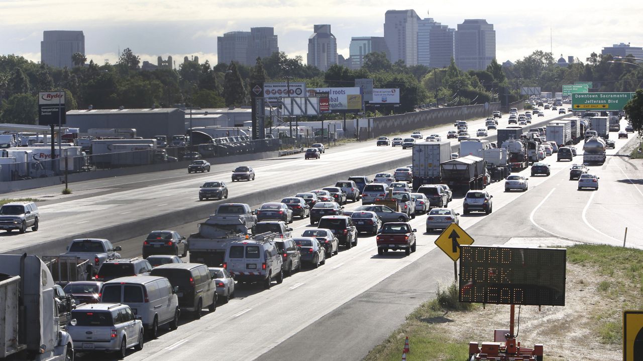 Drivers enter Sacramento on Highway 50 to come to a near stand still as traffic backs up in West Sacramento, Calif. on April 22, 2014 (AP Photo/Rich Pedroncelli, File