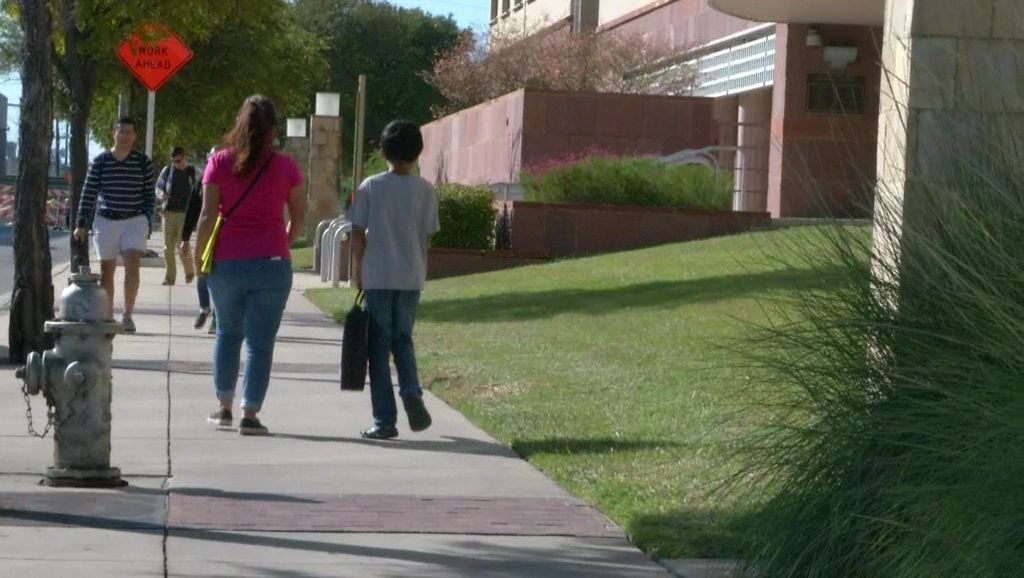 Students on UTSA campus (Spectrum News/File)