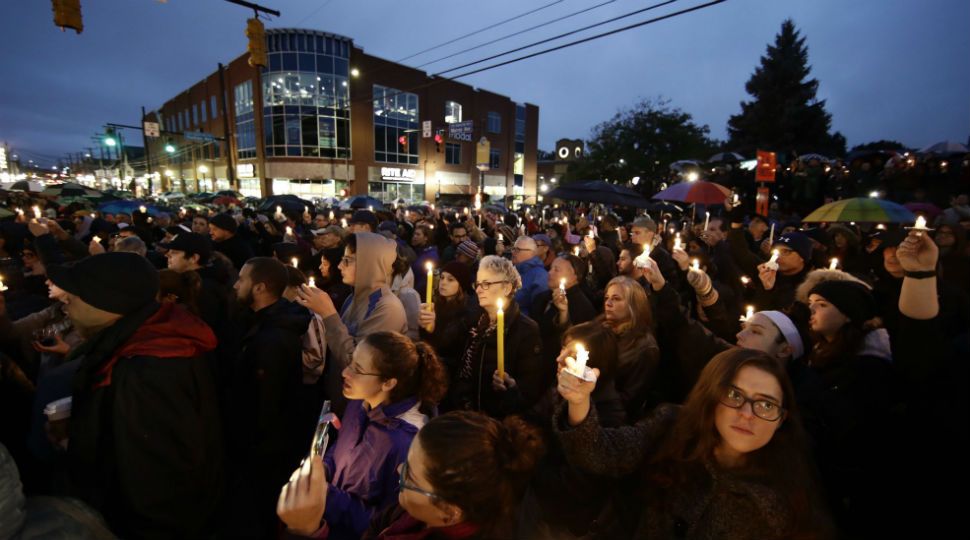 People hold candles as they gather for a vigil in the aftermath of a deadly shooting at the Tree of Life Congregation October 27, 2018 (AP Photo/Matt Rourke)