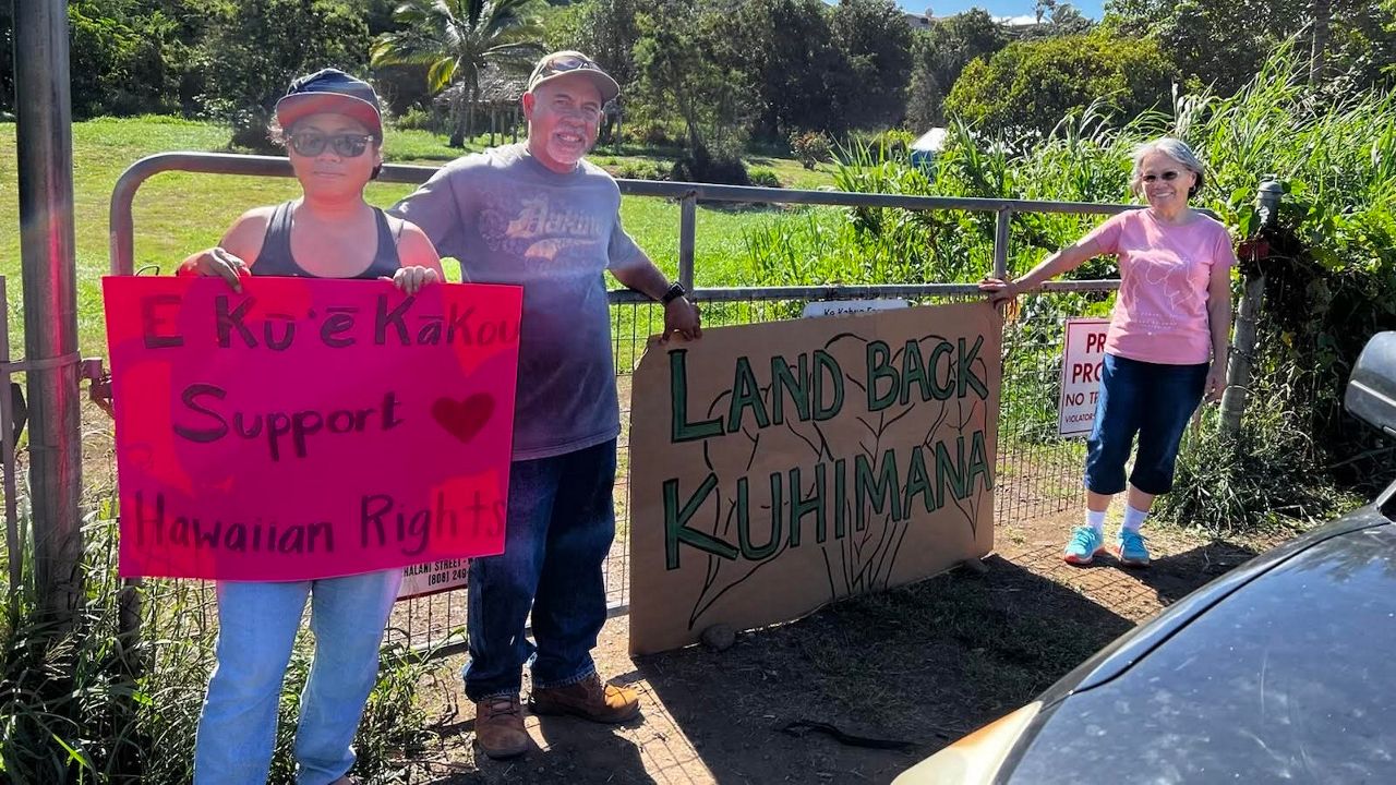 Supporters of the descendants of Pehuino demonstrated in support of the family's claim to land that a community nonprofit intends to develop into an affordable housing community. (Photo courtesy of Nolan Ahia)