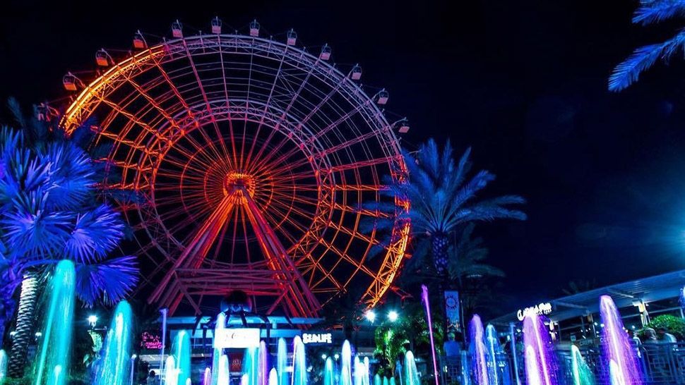 ICON Orlando, the 400-foot observation wheel, will put on a nightly Halloween light show. (Courtesy: ICON Orlando 360)