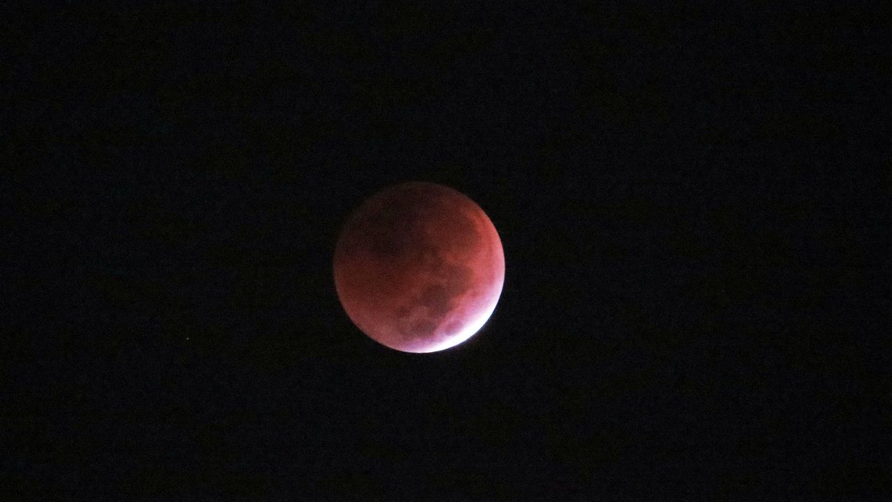The total lunar eclipse was seen over Orlando, Fla., on Tuesday, Nov. 08, 2022. Many places throughout the world got to witness this celestial delight. (Spectrum News/Anthony Leone)
