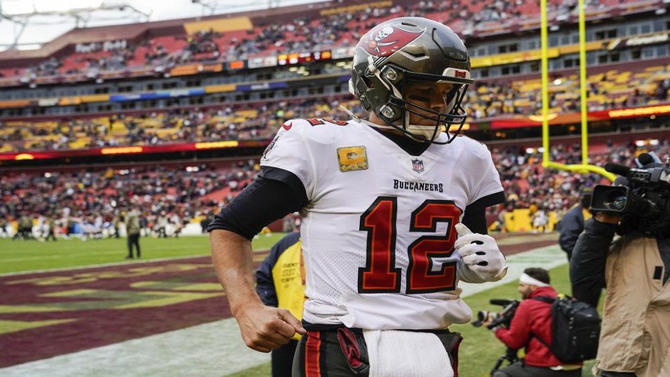 Bucs and Brady escape New England with 19-17 win