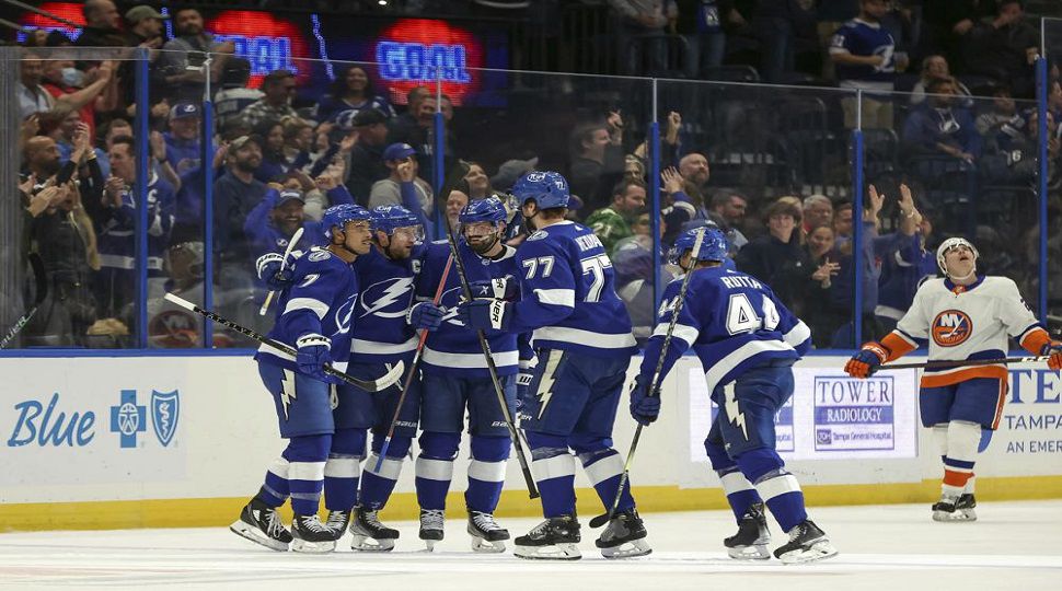 Palat scores, lifts Lightning to 7-6 OT win over Red Wings