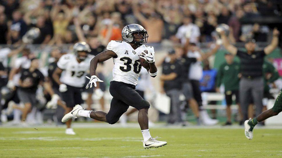 UCF running back Greg McCrae breaks free for a first-half TD in UCF's 38-10 victory over USF in the 10th edition of the War on I-4.  (AP Photo/Mike Carlson)