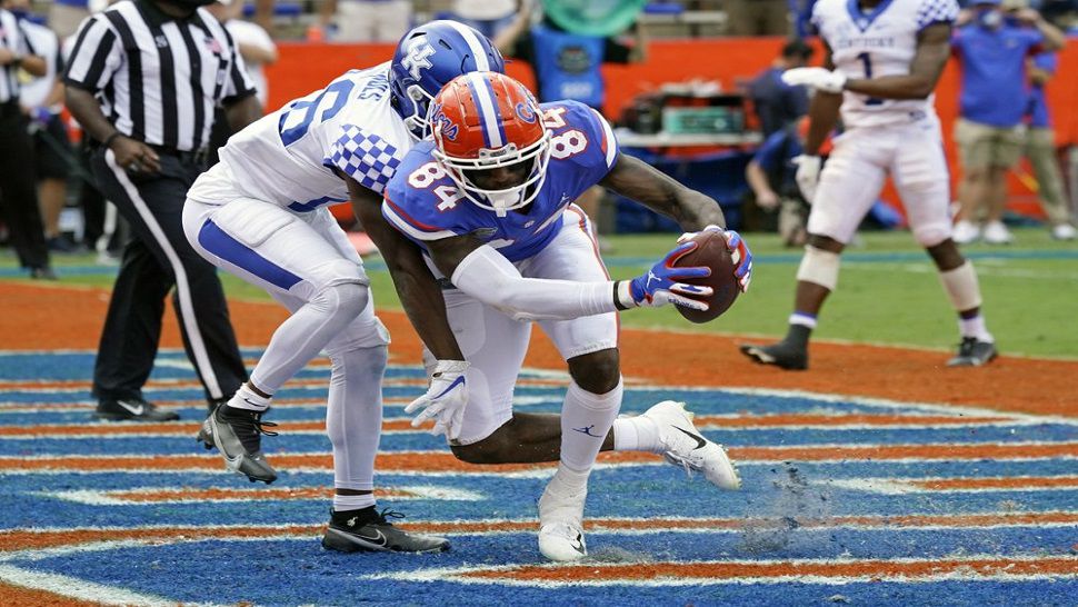 Gators tight end Kyle Pitts (84) catches his second TD of the game in a 34-10 win over Kentucky.  Pitts had missed the last two games due to injury but showed no signs of rust with a 3-TD performance.  (AP Photo/John Raoux)