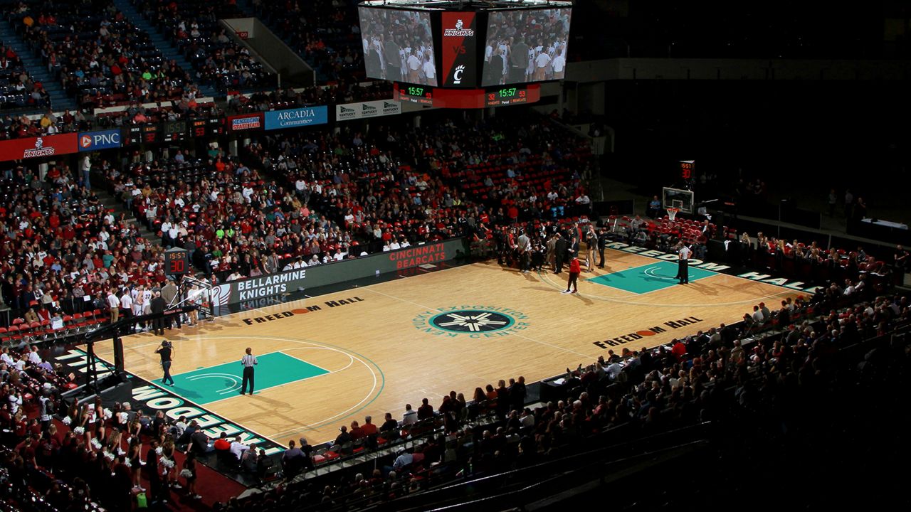 Bellarmine player wisely launches the ball down court to run the clock down  vs Louisville 