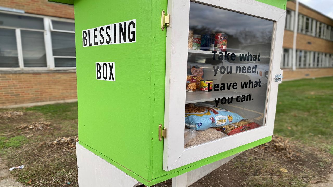 ohio-girl-scout-builds-blessing-boxes-for-community