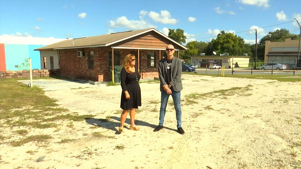 Co-owners Jennifer Batts and Craig Morby have a grand vision for the former car lot at the corner of E. Parker Street and N. Massachusetts Avenue in Lakeland. They’re working with Lakeland’s Community Redevelopment Agency to turn it into a food truck park. (Stephanie Claytor/Spectrum News)