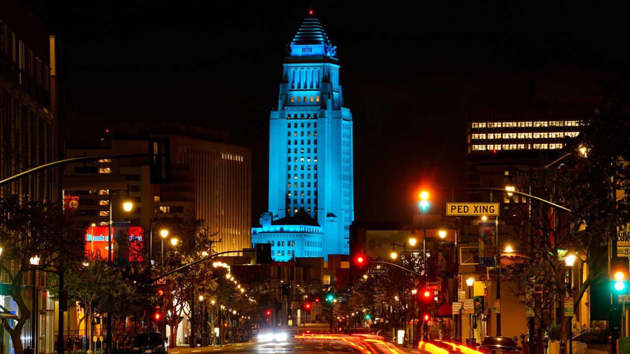 Los Angeles' memorial for victims lost to pandemic continues