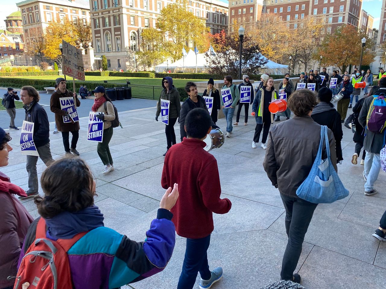 Isse diktator slim Columbia University student workers strike for fair contract