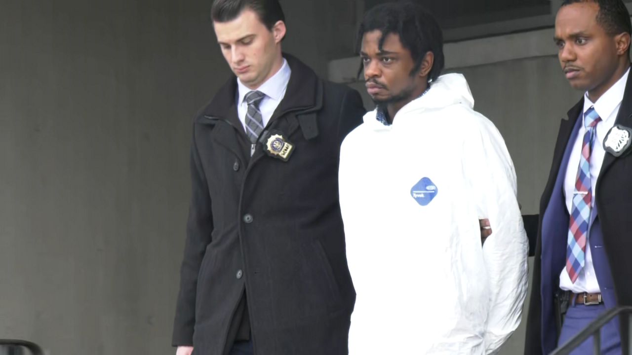 NYPD: Man charged in Queens stabbing spree