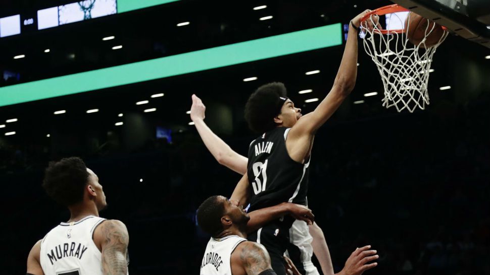 Brooklyn Nets' Jarrett Allen (31) dunk the ball in front of San Antonio Spurs' LaMarcus Aldridge (12) and Dejounte Murray (5) during the first half of an NBA basketball game Wednesday, Jan 17, 2018, in New York. (AP Photo/Frank Franklin II)