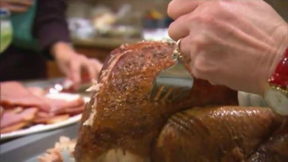 Turkey being carved (Spectrum News/File)