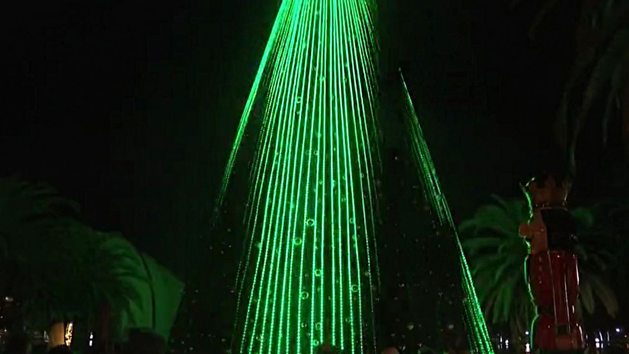 Lake Eola Wonderland Christmas Tree Lights up the Holidays