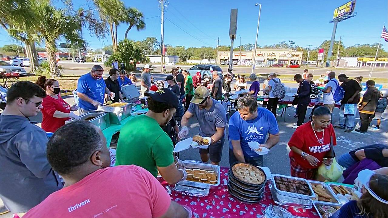 Volunteer To Feed Homeless Christmas Morning In Atlanta 2022 A Hillsborough County Man Spends His Christmas Serving Food