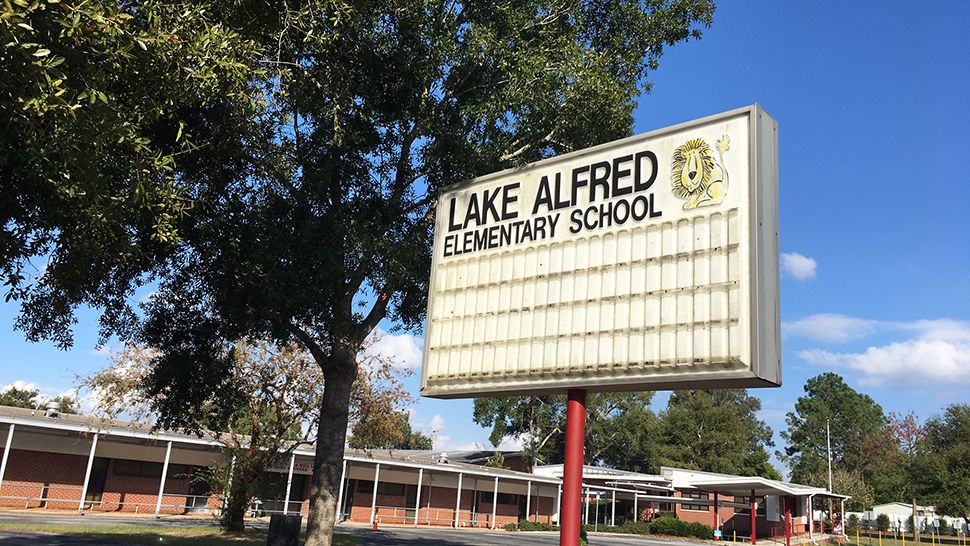 Lake Alfred Elementary School. (Stephanie Claytor/Spectrum Bay News 9)