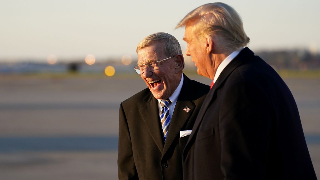 Trump to Award Medal of Freedom to Lou Holtz