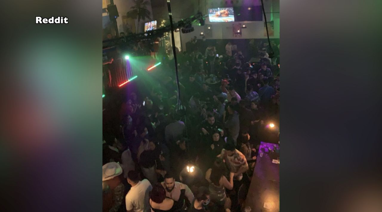 Full size image of people inside a crowded Dallas bar not wearing masks or social distancing (Courtesy: Reddit)
