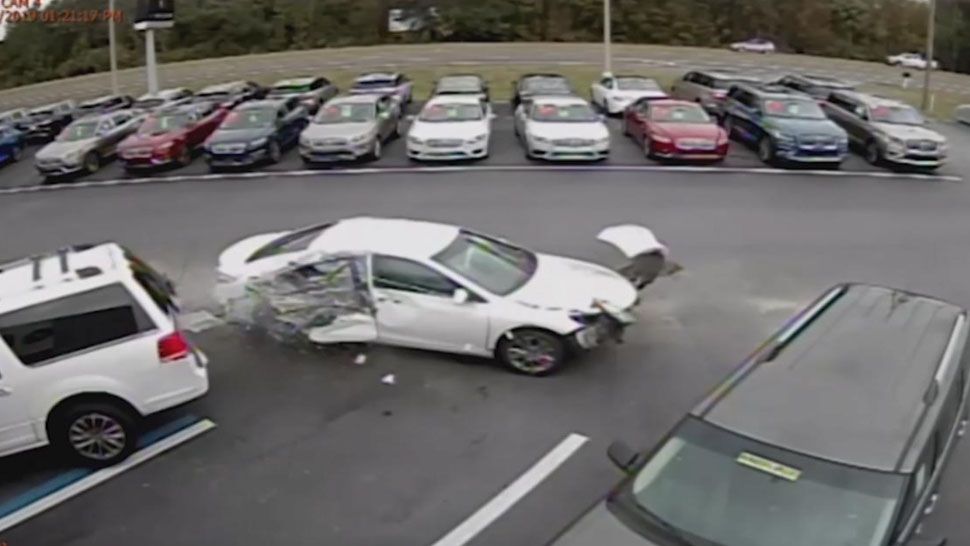 Wrecked Cars - Do Car Dealerships Take Wrecked Cars In Florida?