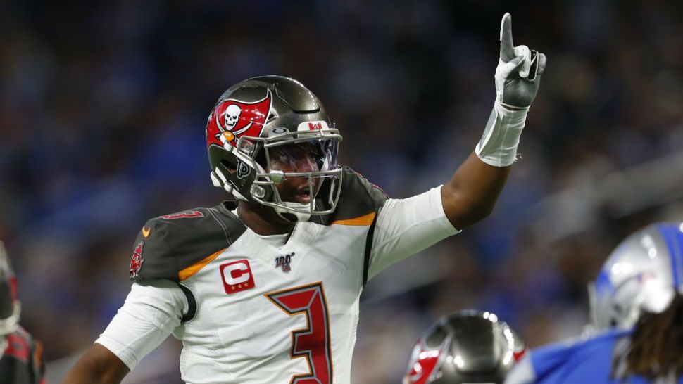 Jameis Winston throws 4 TDs as the Tampa Bay Buccaneers rally past