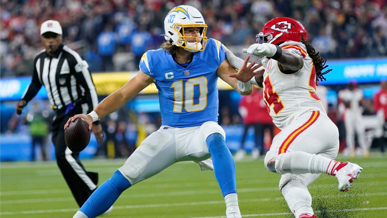 Chiefs vs. Chargers live updates: Thursday Night Football score, Donald  Parham injury, as Chiefs down Chargers in OT - The Athletic