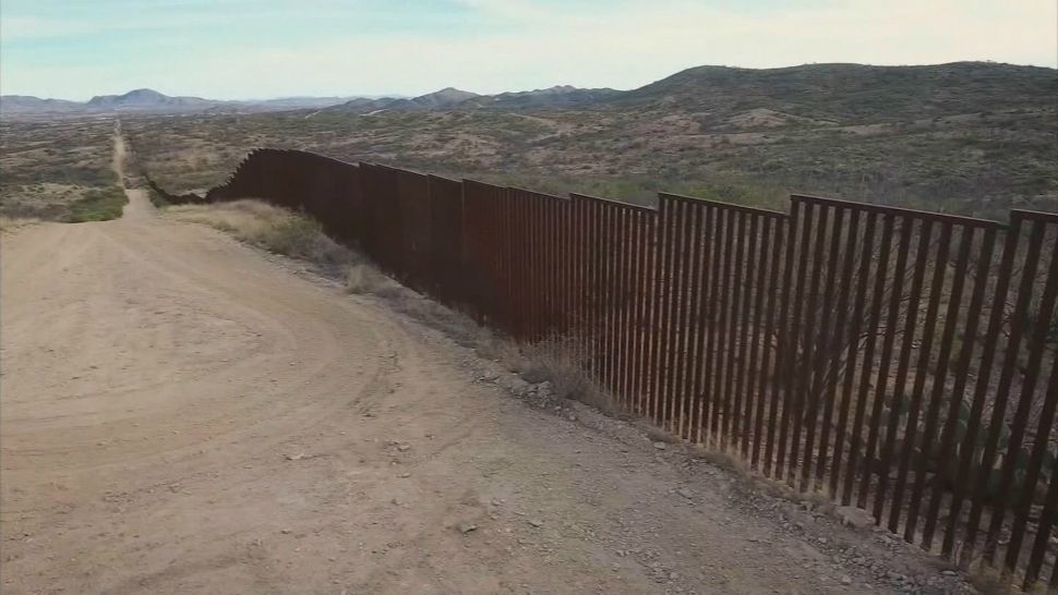 Photo of a border fence (Spectrum News)