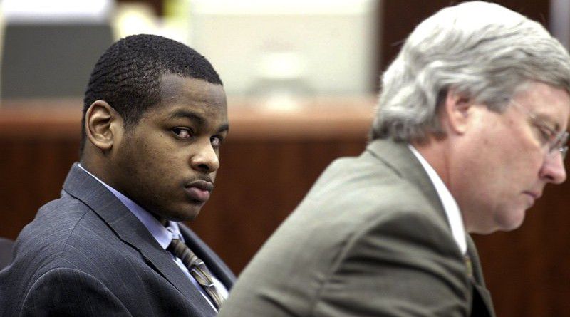 In this Oct. 10, 2005 file photo, Alfred Dewayne Brown, left, sits next to defense attorney Robert Morrow, right, during a hearing in Houston. (Jessica Kourkounis/Houston Chronicle via AP, File)