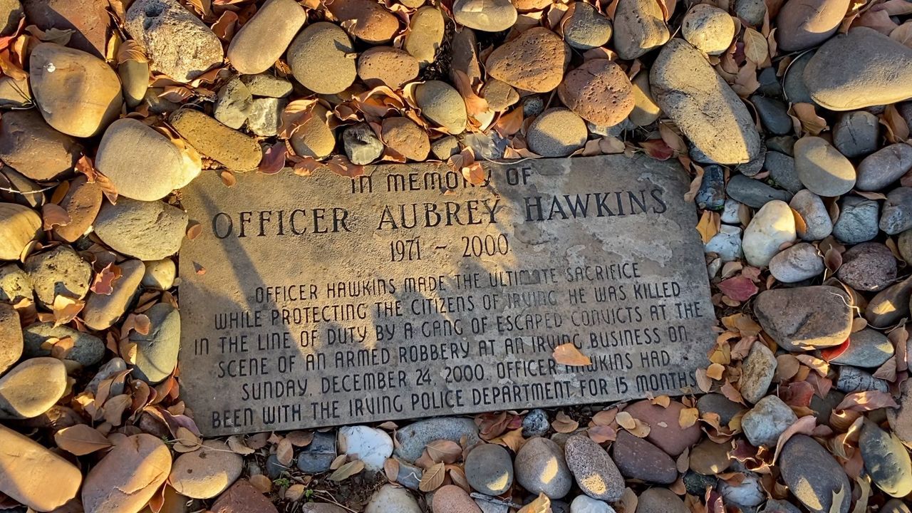Officer Aubrey Hawkins memorial at the site of his murder. (Spectrum News/Lupe Zapata)