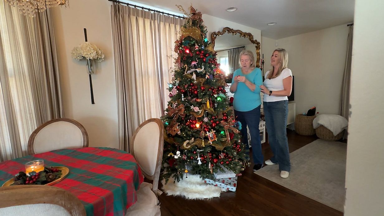 Elizabeth Short helps her mother, who was diagnosed with Alzheimer’s disease, hang ornaments on her Christmas tree. (Spectrum Bay News 9/Cait McVey)