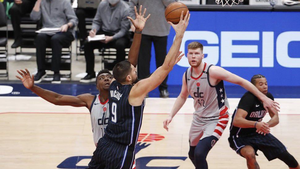 Wizards' Thomas Bryant perfect from field in historic game