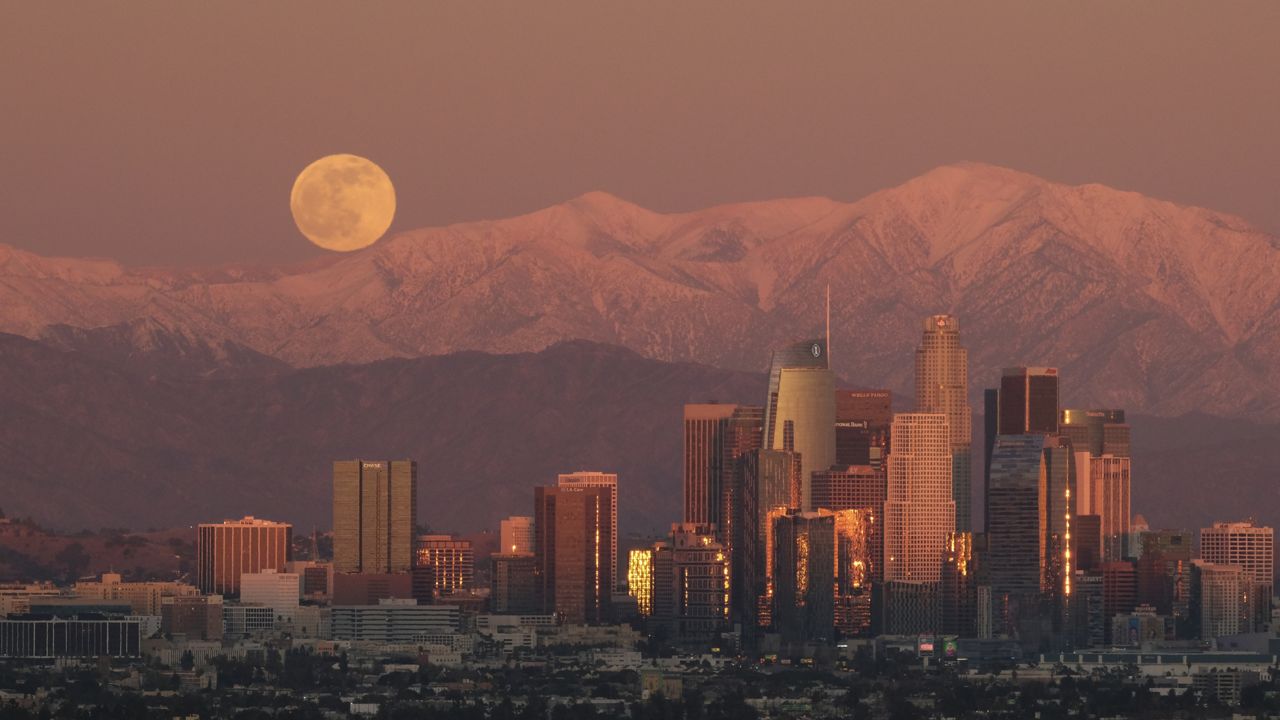 Moonrise: How to see the moon red and large every month