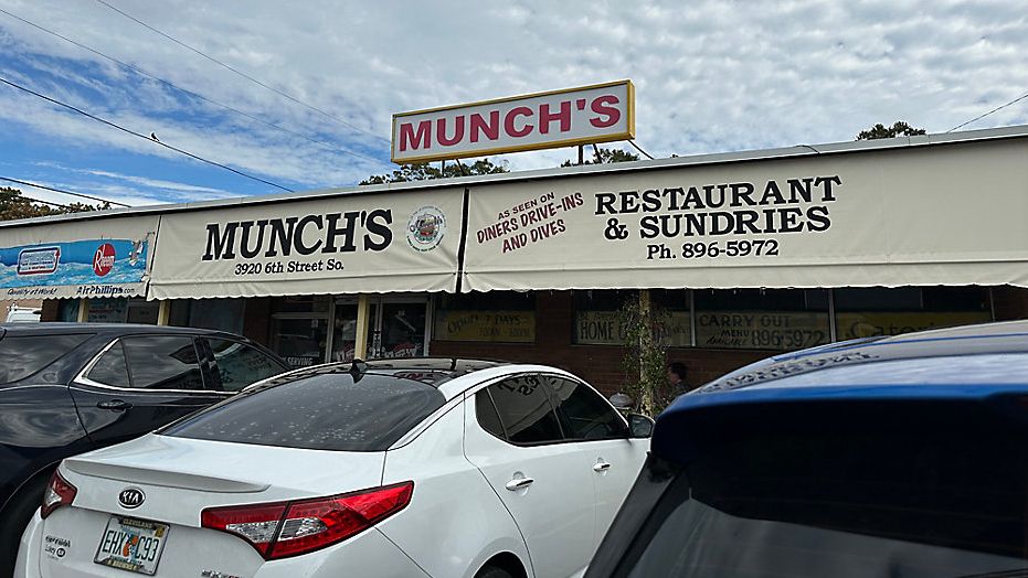 Munch's restaurant on 6th Street S. (Lizbeth Gutierrez/Spectrum Bay News 9)
