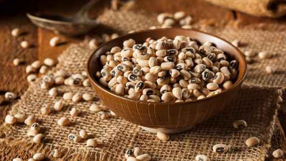 Black-eyed peas are used to make Hoppin' John, a Southern dish popular at New Year's. (File)
