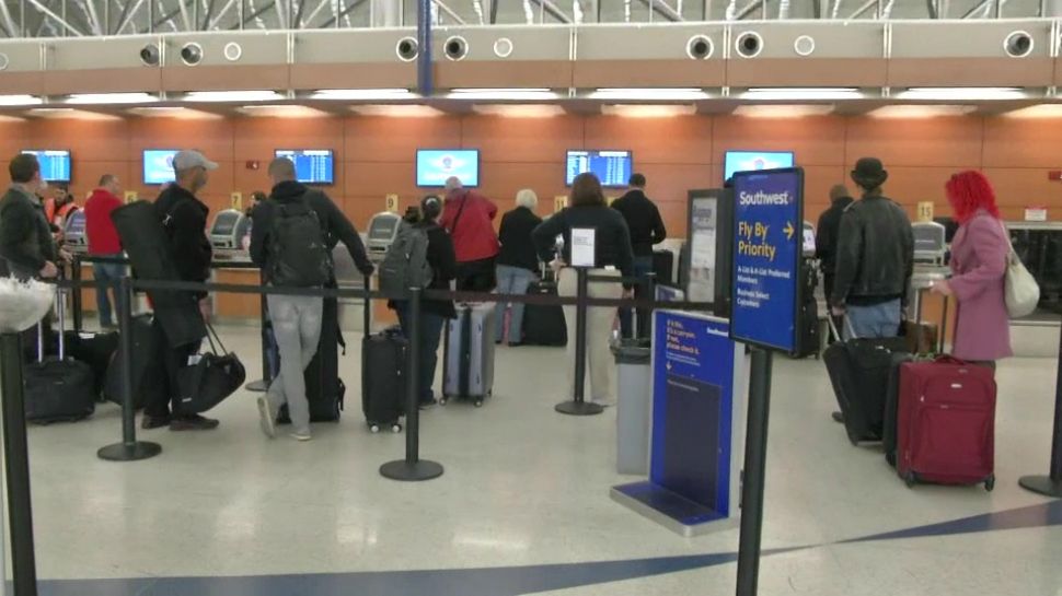 People stand in a ticket line in this generic photograph of the San Antonio Airport. (Spectrum News file photograph)