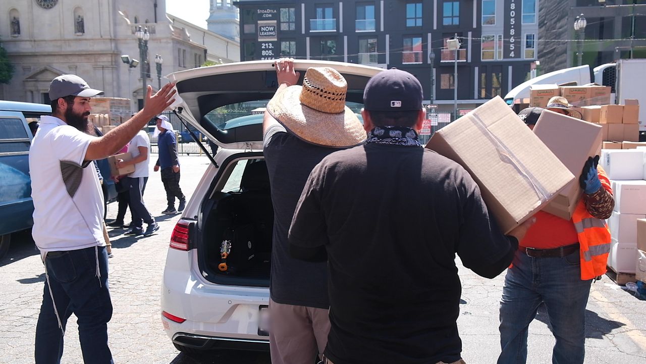 families-find-help-at-dtla-free-food-distribution-events