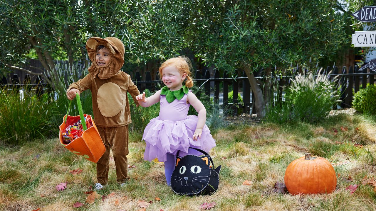 Safety trick-or-treating tips